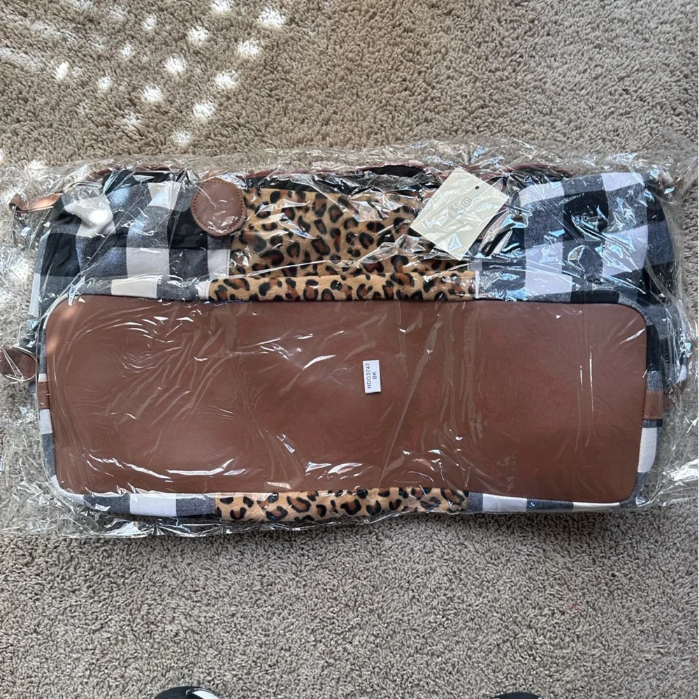 BUFFALO PLAID/ ANIMAL PRINT DUFFEL BAG. - Picture 4 of 6